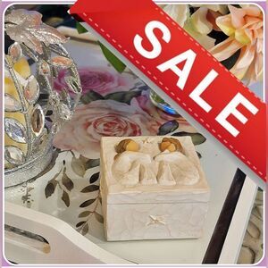 2003 #WillowTree #Friendship Sculpted Hand-Painted Keepsake Box 3" x 3" #DEMDACO